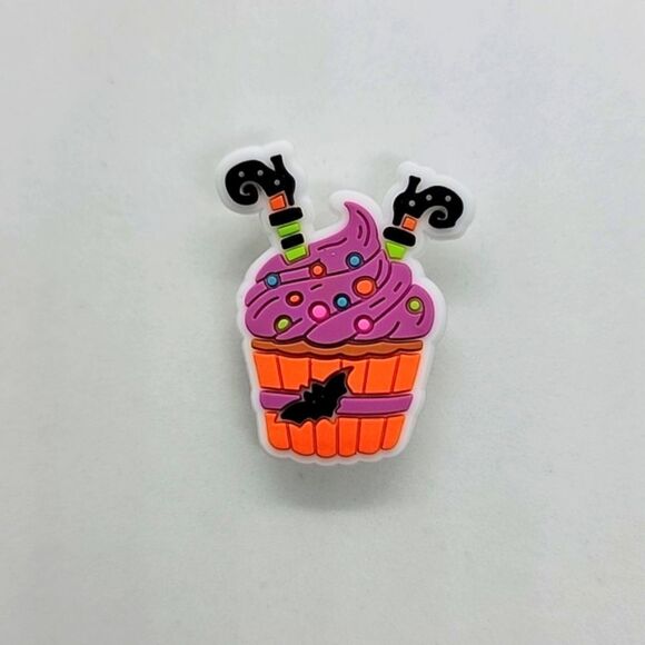 🎈5/$10🎈 CROC CHARMS.. witchy, cupcake, Halloween.. - Picture 1 of 1